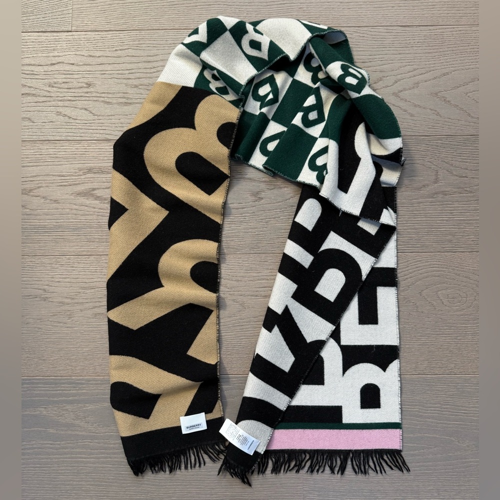 Burberry Logo Wool Scarf - Picture 6 of 6